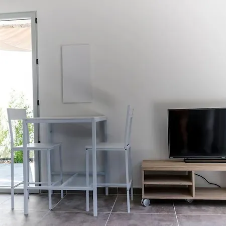 En Pierre U Pinu, 2 Personnes, Muratello, 6 Kms De Vecchio * Porto-Vecchio (Corsica)